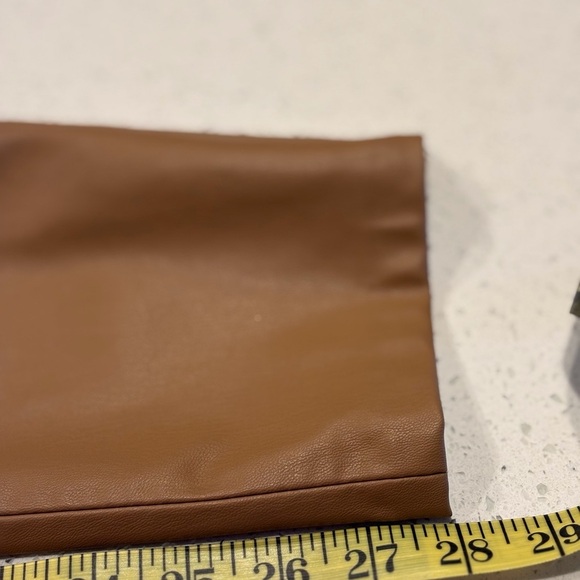 Zara Faux Leather Brown pants Size 6 Front zip and button. Front & back pockets - Picture 8 of 8